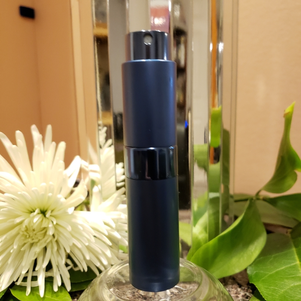 NEW Reusable Travel Size Mist Atomizer Blue